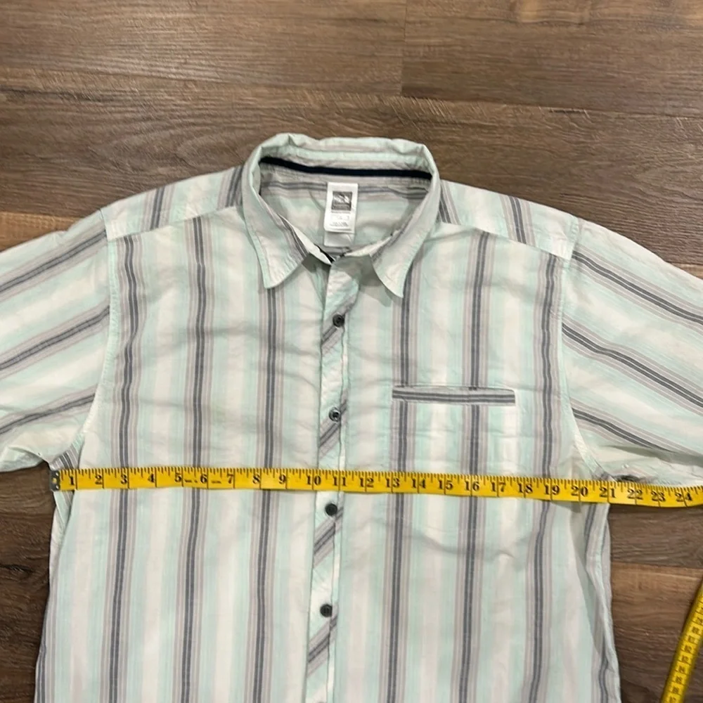 The North Face Mens Short Sleeve Button Up Shirt Striped green/gray w/pocket